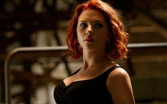 Scarlett Johansson como a Viúva Negra