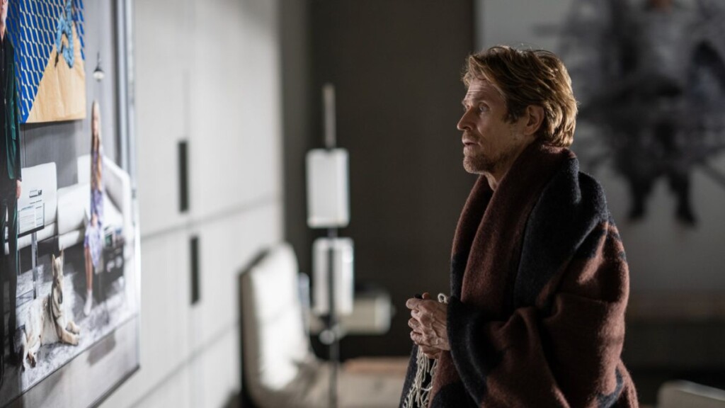 Willem Dafoe em Inside que está no Prime Video