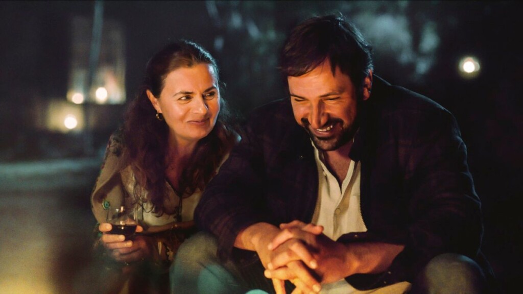 Naomi Krauss e Goran Bogdan no filme Em Uma Ilha Bem Distante