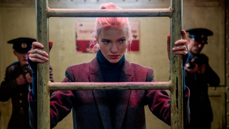 Sasha Luss em Anna - O Perigo Tem Nome