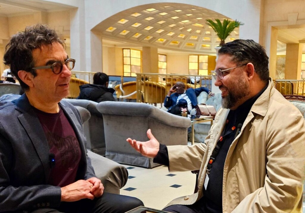 Hebert Neri entrevista Atom Egoyan em Berlim (Foto: Mariana Fontes)