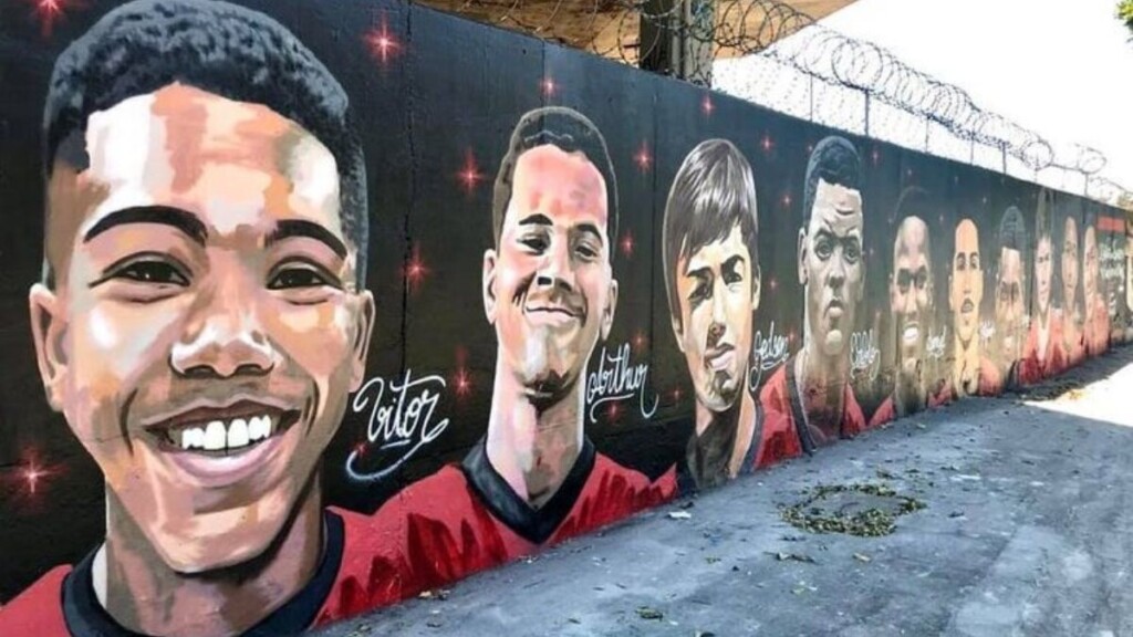 Jovens do acidente ganham homenagem em muro