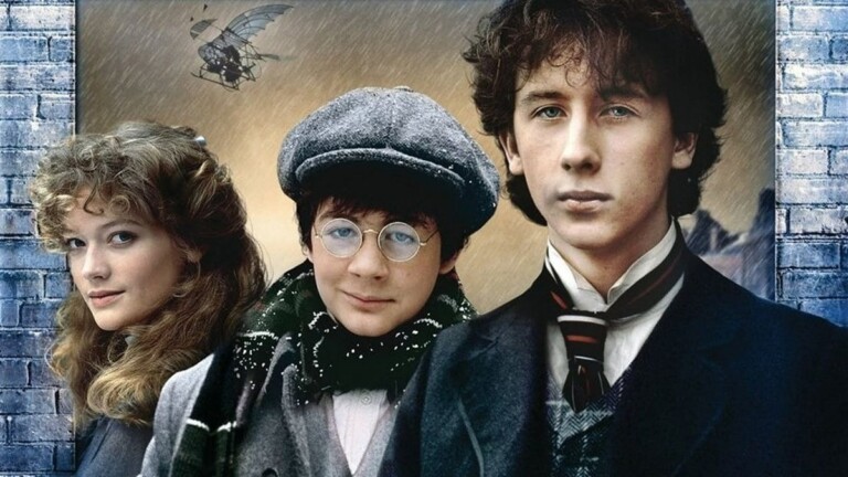 O Enigma da Pirâmide gira em torno de um jovem Sherlock Holmes