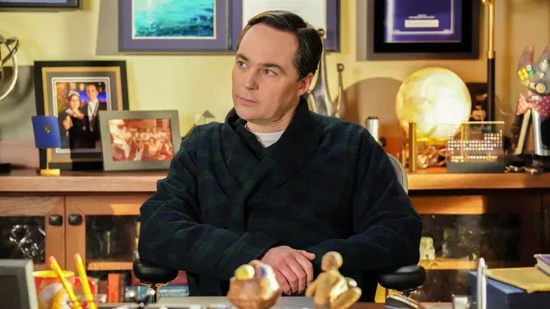 Sheldon está diferente no final de Young Sheldon