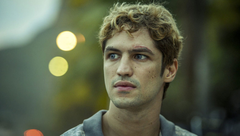 Gabriel Leone em Dom