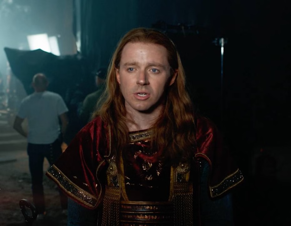 Jack Lowden como Sauron