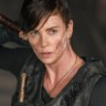 Charlize Theron em The Old Guard