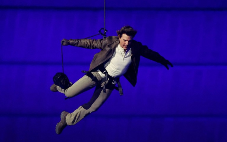 Tom Cruise no encerramento das Olímpiadas