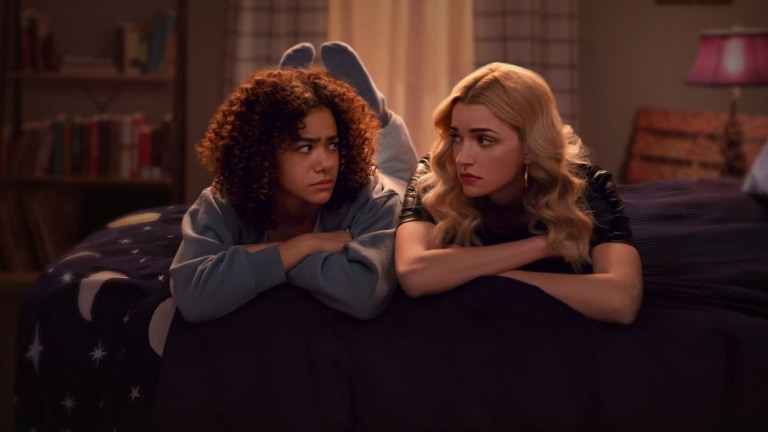 Criadores de Ginny e Georgia respondem a mistério sobre gravidez da 3ª temporada