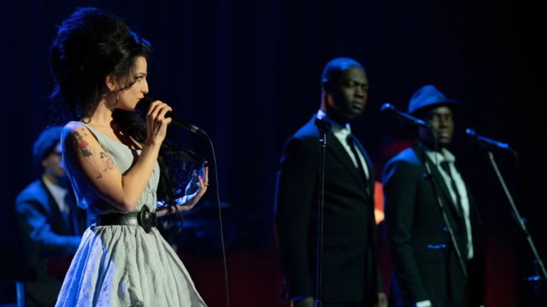 Cena do filme Back to Black de Amy Winehouse Cena do filme Back to Black de Amy Winehouse