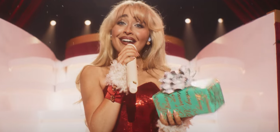 Especial de Natal de Sabrina Carpenter ganha trailer inédito