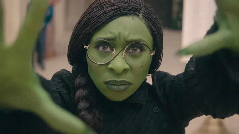Cynthia Erivo como Elphaba Cynthia Erivo como Elphaba