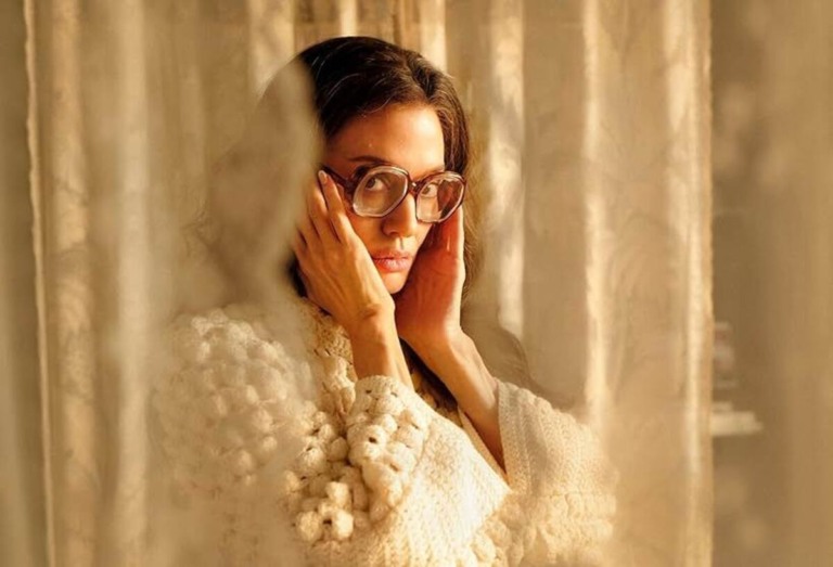 Filme que pode render Oscar a Angelina Jolie chega aos cinemas brasileiros