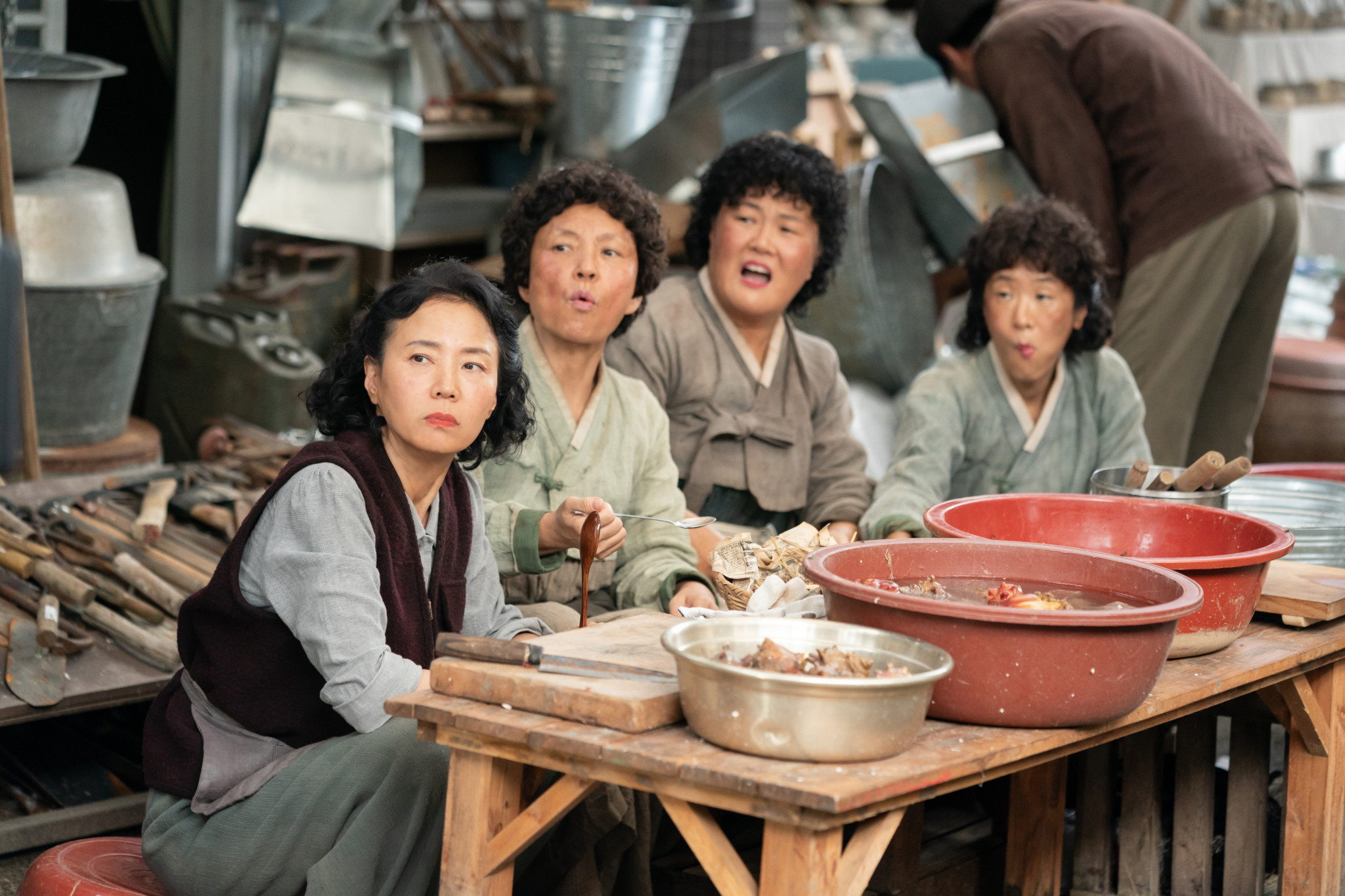 When Life Gives You Tangerines (L to R) Oh Min-ae as Kwon Gye-ok, Cha Mi-kyeong as Park Chung-su, Lee Soo-mi as Choi Yang-im, Baik Ji-won as Hong Gyeong-ja in When Life Gives You Tangerines Cr. Yoo Eun-mi/Netflix © 2025 When Life Gives You Tangerines (L to R) Oh Min-ae as Kwon Gye-ok, Cha Mi-kyeong as Park Chung-su, Lee Soo-mi as Choi Yang-im, Baik Ji-won as Hong Gyeong-ja in When Life Gives You Tangerines Cr. Yoo Eun-mi/Netflix © 2025