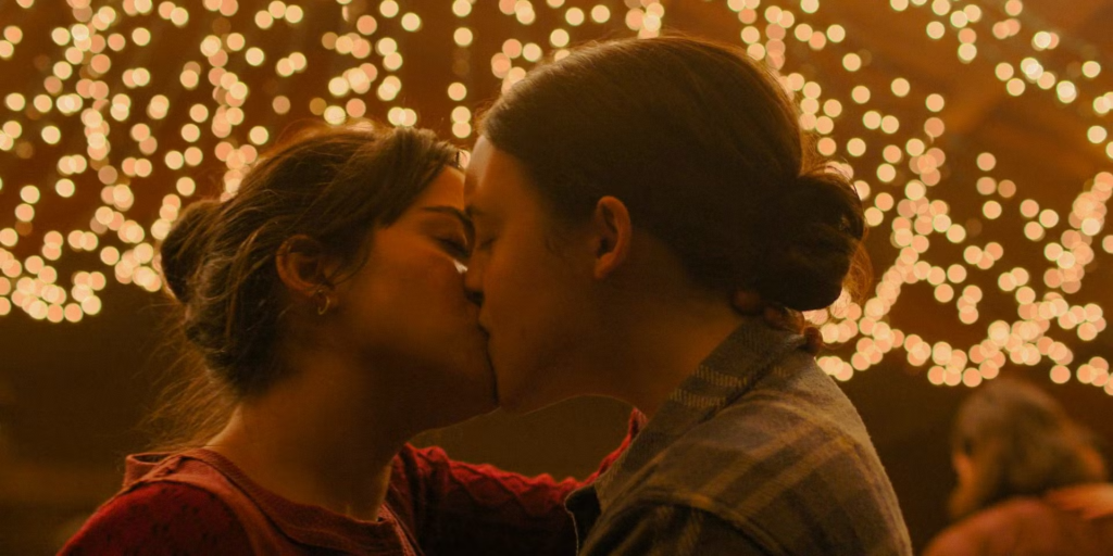 O beijo de Isabela Merced e Bella Ramsey