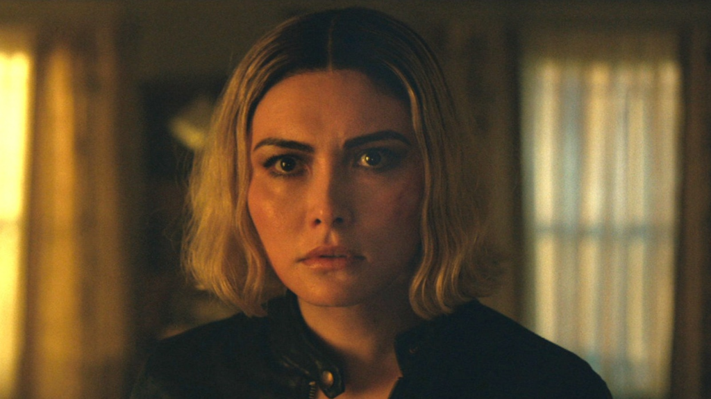 Daniella Pineda em O Contador 2