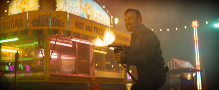 Anônimo 2: Sequência com Bob Odenkirk ganha primeiro trailer intenso; assista