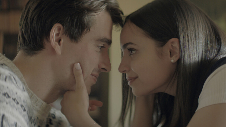 Meu Ano em Oxford: Filme com Sofia Carson ganha primeiras imagens e data de estreia
