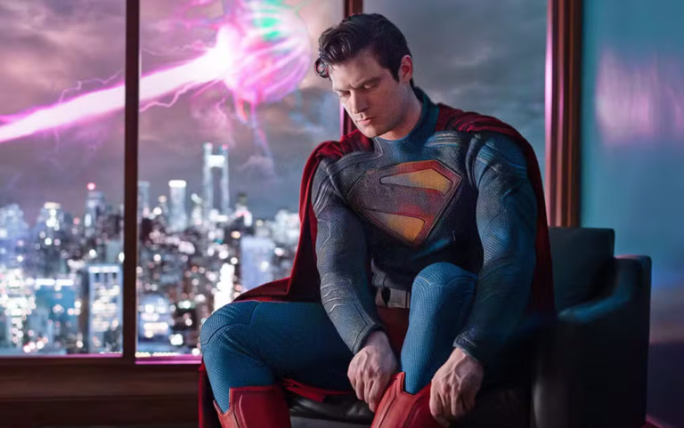 Superman: Nova foto destaca visual de personagens dentro da Fortaleza da Solidão