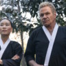Ator de Cobra Kai é expulso de evento após morder colega de elenco