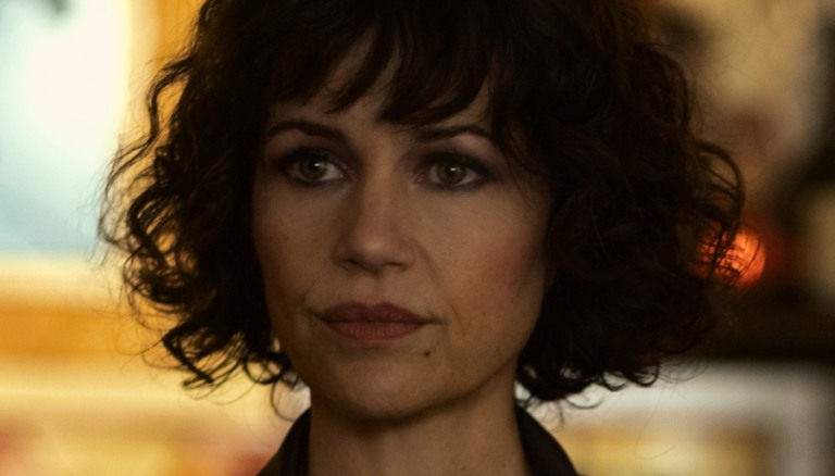 Carla Gugino como Verna em A Queda da Casa de Usher