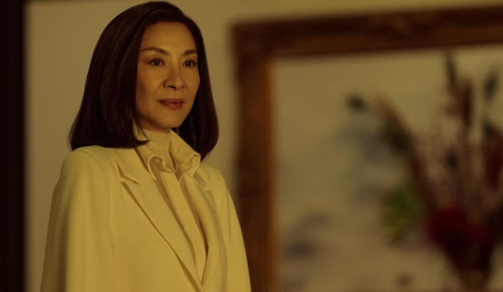 A atriz Michelle Yeoh vive Eileen na série Irmãos Sun