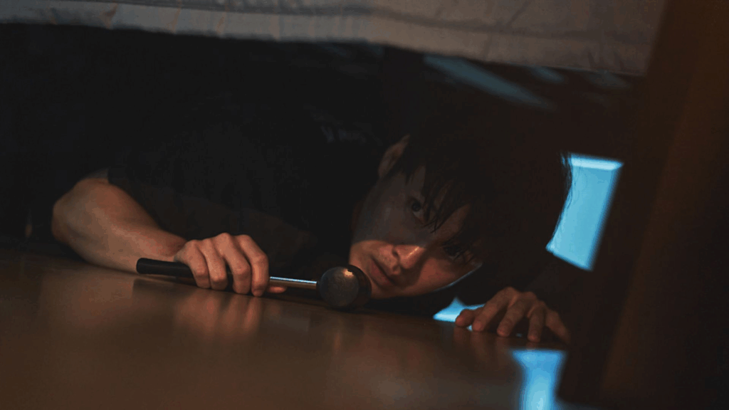 Woo-sung e Jin-ho unem forças para enfrentar os mistérios e o estresse de viver em um prédio barulhento