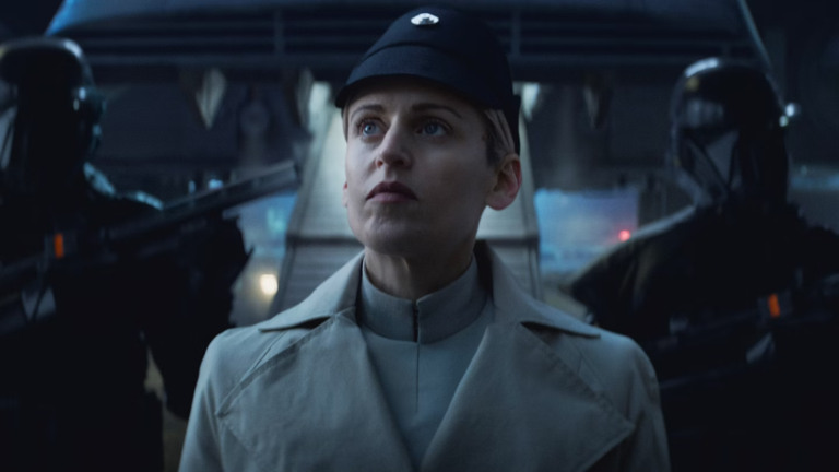 A atriz Denise Gough em Andor