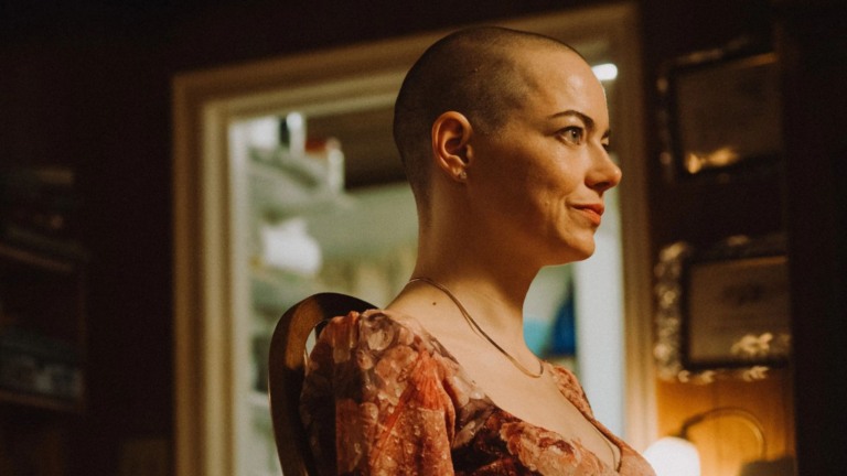 Bugonia: Filme de Emma Stone ganha nova data de estreia no Brasil