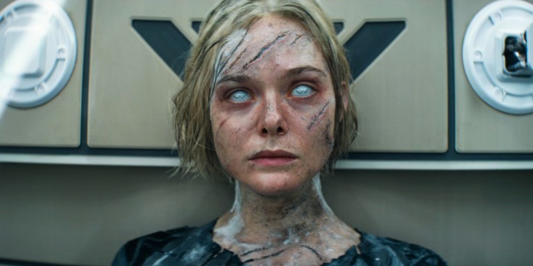 Elle Fanning em Predador: Terras Selvagens