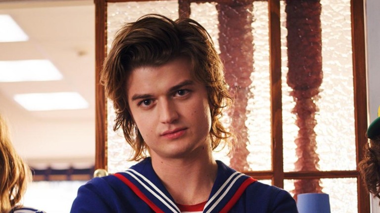 Stranger Things: Joe Keery celebra casamento de amigos vestido como Steve