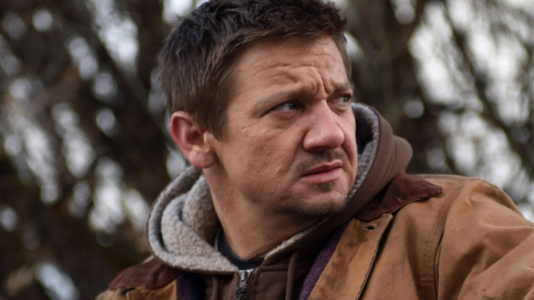 Jeremy Renner é acusado de ameaçar e assediar sexualmente ex-namorada