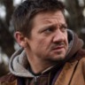 Jeremy Renner é acusado de ameaçar e assediar sexualmente ex-namorada