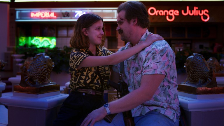 Stranger Things: Millie Bobby Brown acusa David Harbour de assédio moral